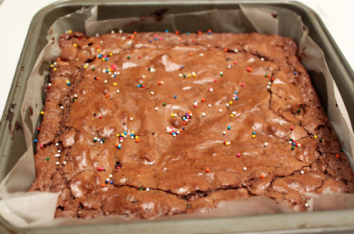 That lovely cracked brownie top... oh and sprinkles never hurt anyone